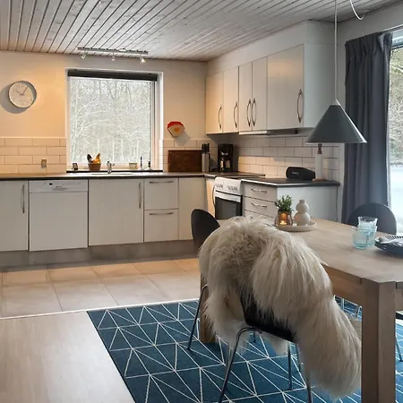 بيت للعطل 2 Bedroom Beautiful In *