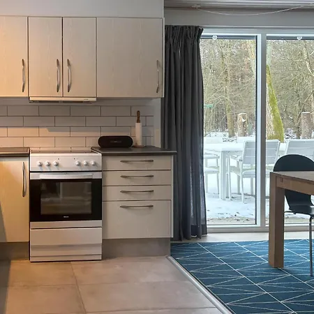 2 Bedroom Beautiful In بيت للعطل