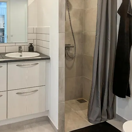 بيت للعطل 2 Bedroom Beautiful In *
